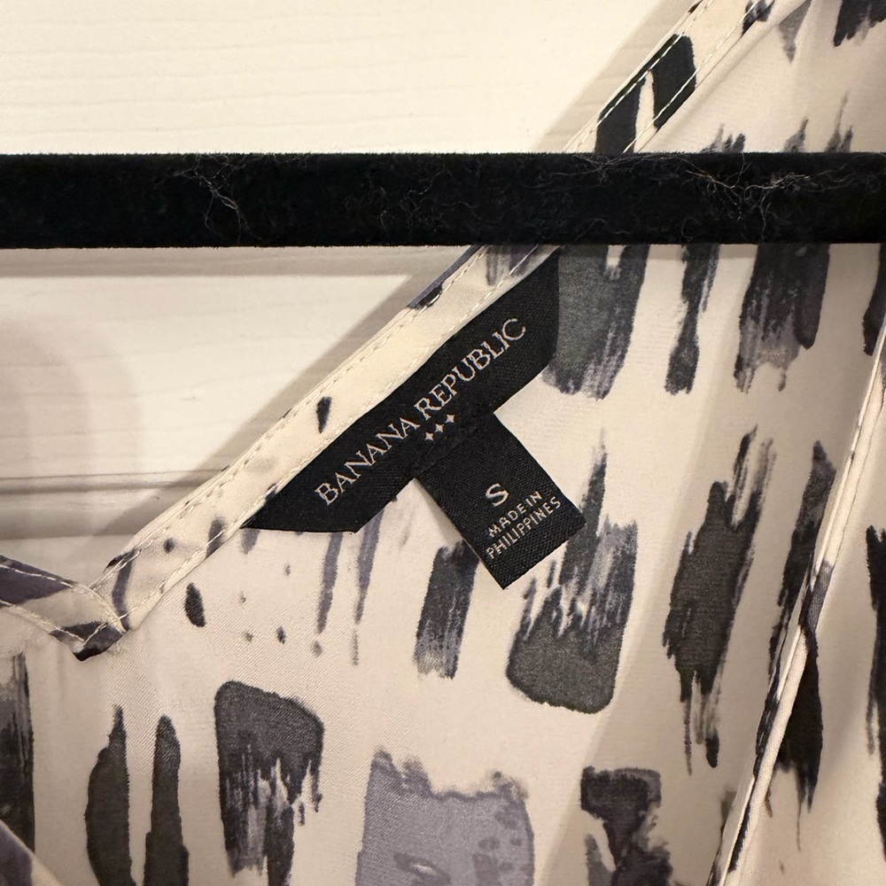 Banana Republic White and Black Brushstroke V-Neck Tank